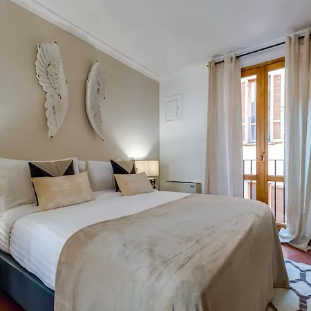 Sweet Via Dei Greci Apartment Rome