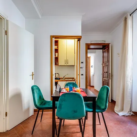 Sweet Via Dei Greci Apartment Rome